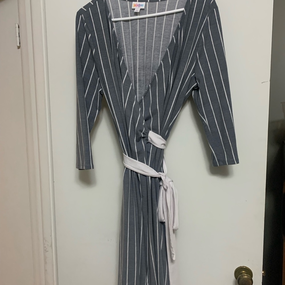 LuLaRoe Michelle wrap dress size large